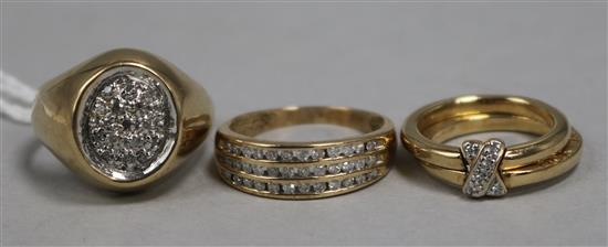 A 9ct gold and small diamond kiss ring and two other 9ct gold and diamond rings, gross 12.7gr